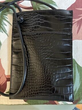 Cross body bag by Elizabeth & James